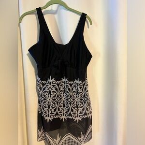Black and White Patterned 1Pc Bathing Suit Sz XL